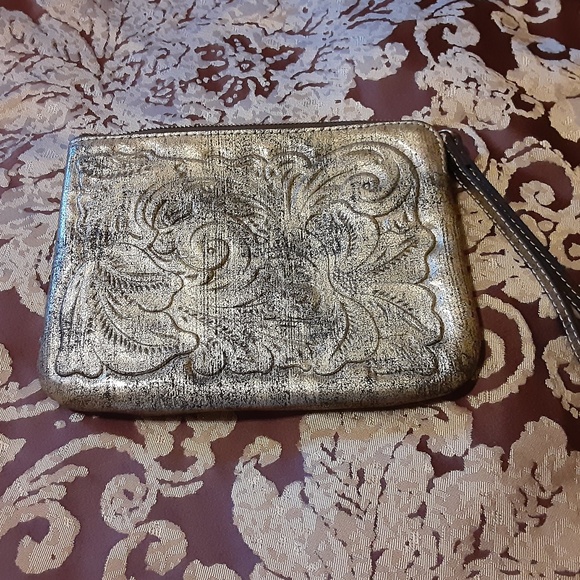 Patricia Nash Gold Metallic Large Leather Wristlet with COA - Picture 6 of 9
